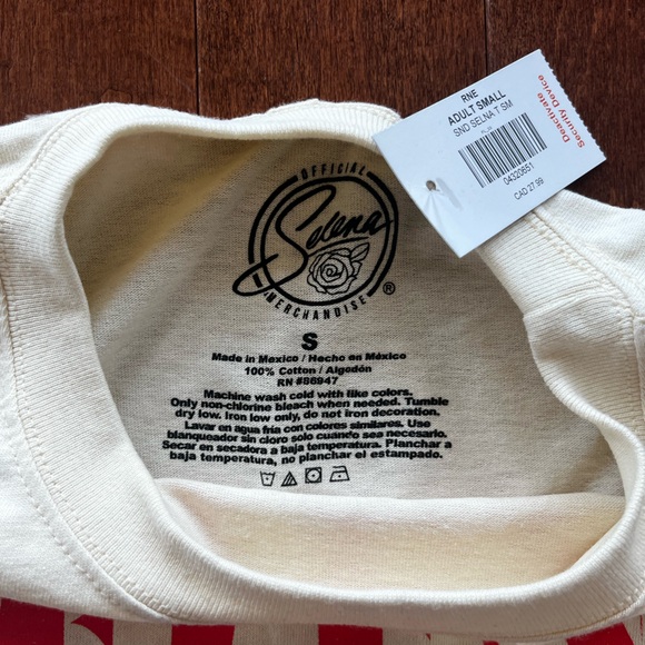 Selena graphic tshirt - Picture 2 of 2